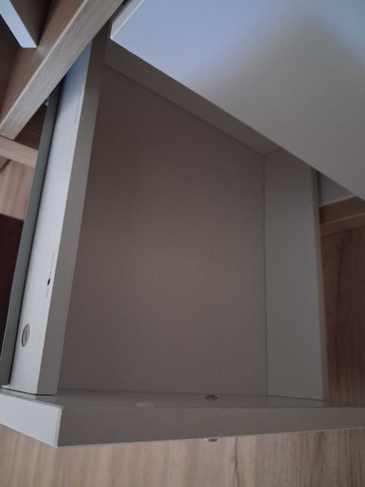 Aparador Ikea com garrafeiras