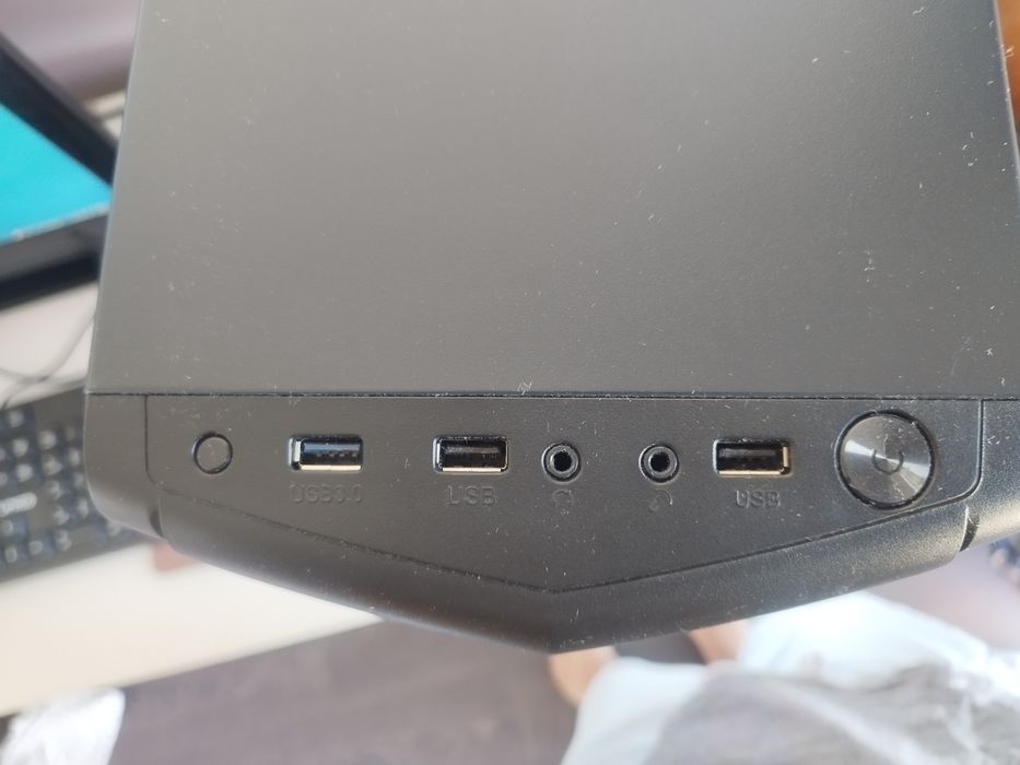 PC Completo — Monitor e Teclado Incluídos, Pronto a Usar