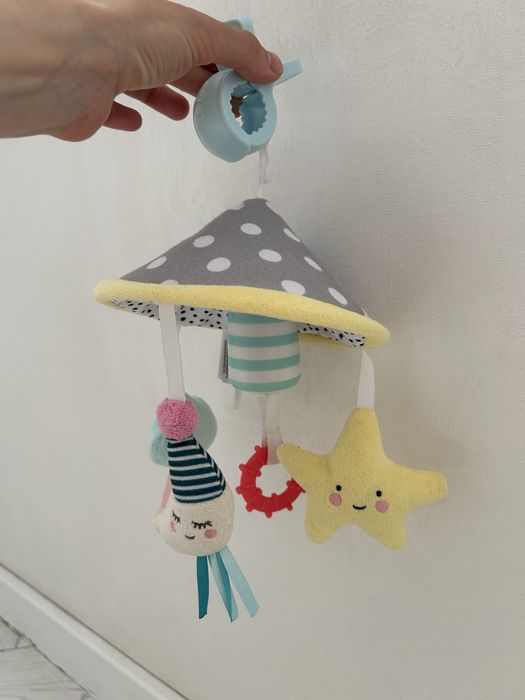 Гнучка дуга, брязкальце, підвіс від Taf Toys