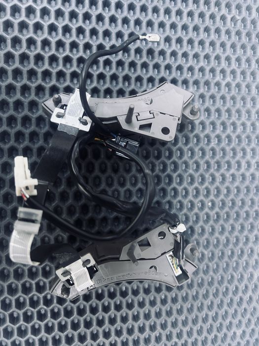 Продам кнопки руля toyota land cruiser 100, peado 120, gx470, lx470