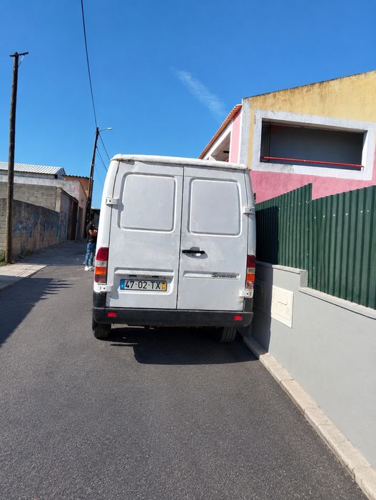 Mercedes sprinter 208 CDI 2002 com 220 mil km riais