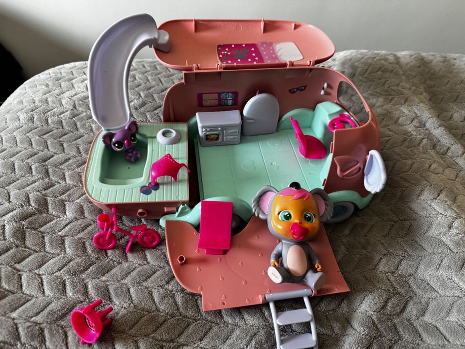 Cry babies kamper z koalą