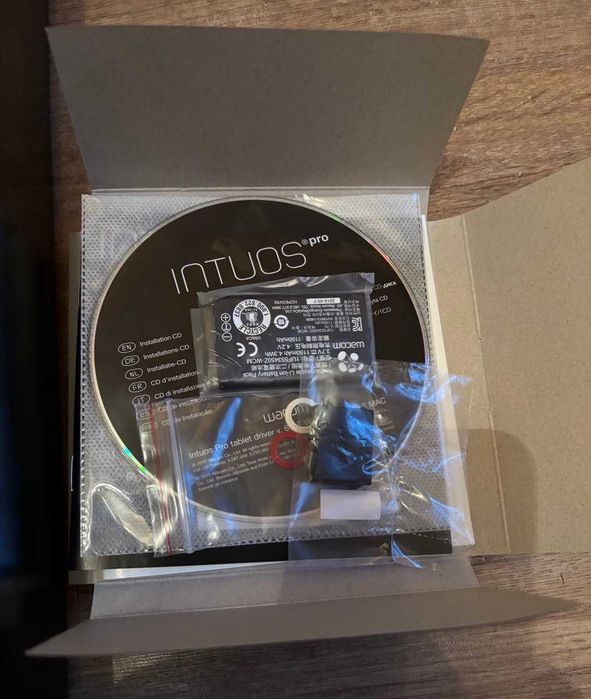 Графічний планшет Wacom Intuos Pro Medium (PTH-651-RUPL)