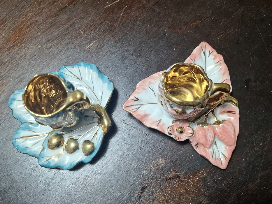 Chávenas miniaturas com interior dourado