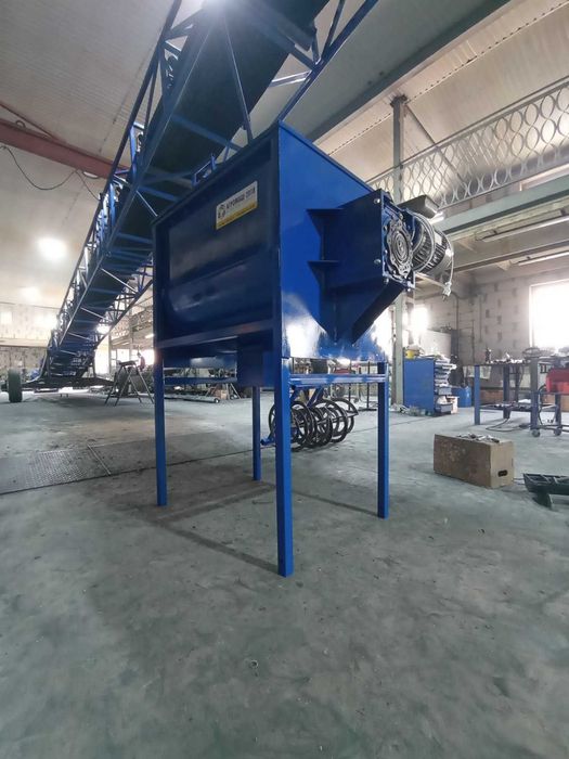 Змішувач кормів, сумішей,кормозмішувач горизонтальний