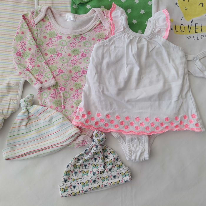 Zestaw Body x4 + Czapka czapeczka x2 + Pajac pajacyk 0-3 m-ce / 62 cm