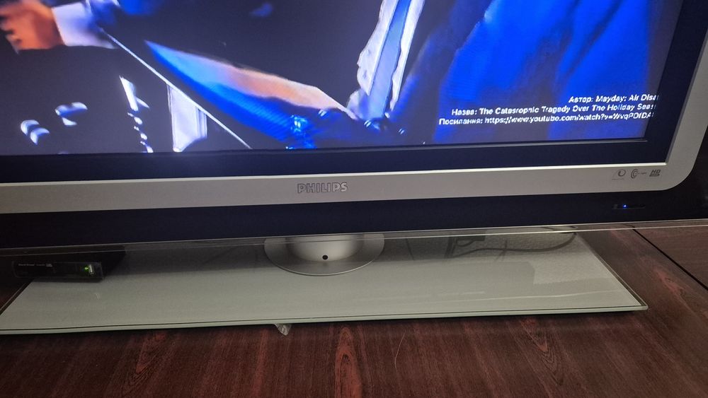 Телевізор 37" Philips 37PF9830/10 Cineos з Ambilight (Повний комплект)