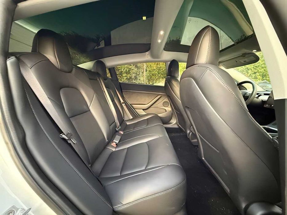 Tesla Model 3 Long Range      2022