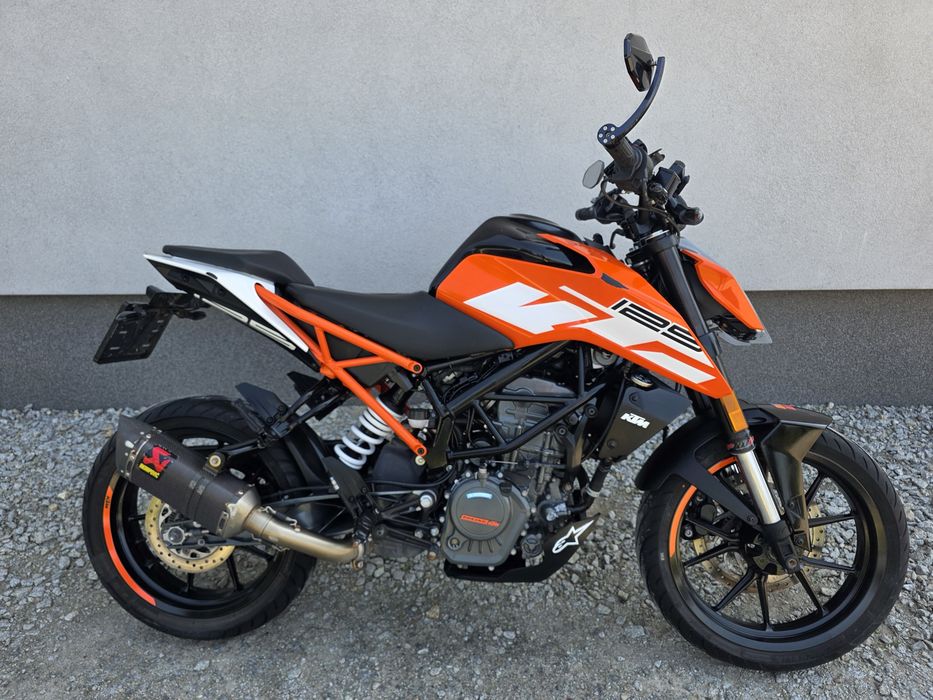 Ktm Duke 125cc kat.b  Abs oryginalny Acrapovic tylko 19 tyś km 2 kluczyki  książki serwisowe karty itp  Okazja