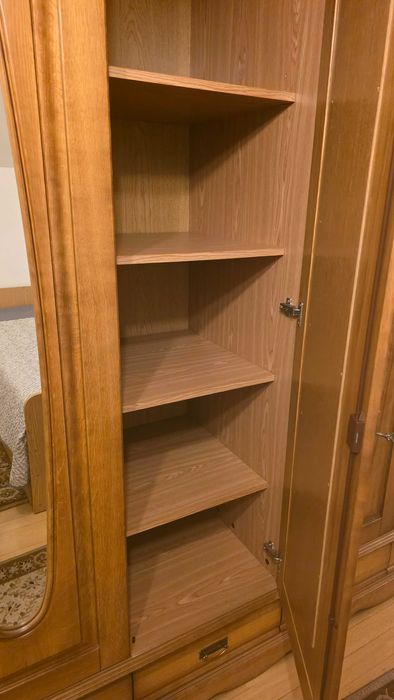 Szafa Meble Swarzędzkie Ogromna. Ma ze 4m długości.