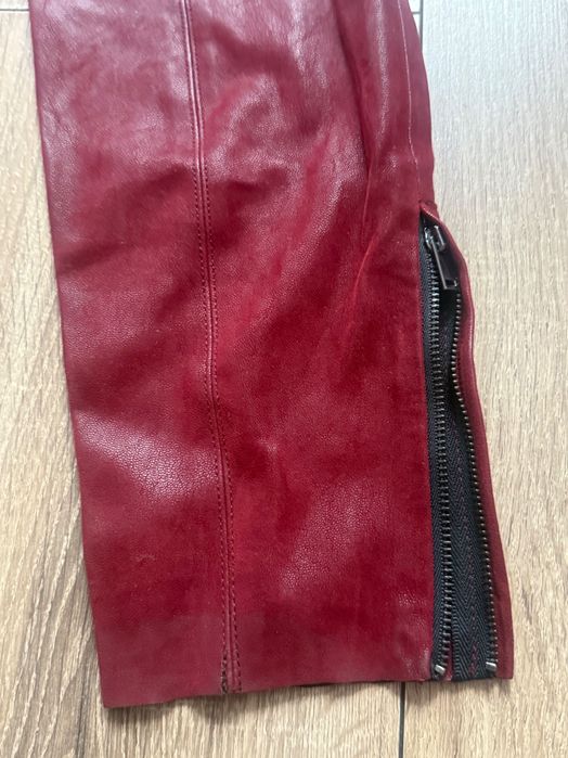 Unikatowe spodnie Esprit – ekoskóra, bordowe, rozmiar S bikery