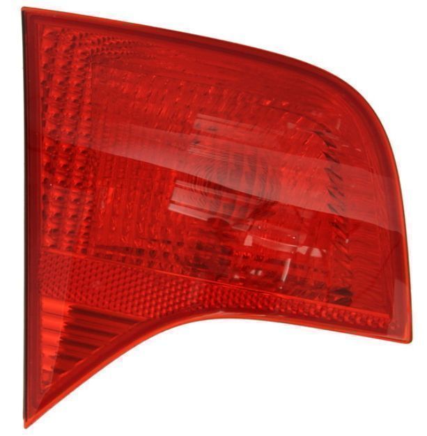 Audi A4 B7 Lampa Tylna Wewnetrzna sedan NOWA