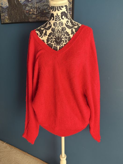 Sweter czerwony piekny