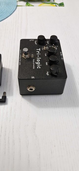 preamp TRI-LOGIC basowy