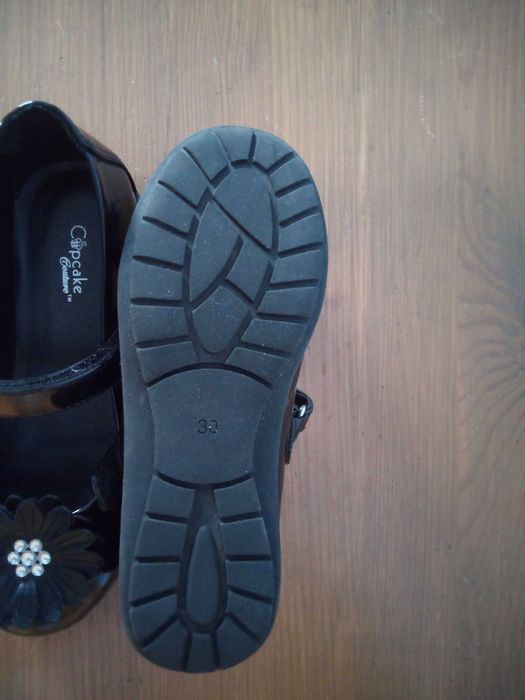 Pantofelki/lakierki dziewczęce rozmiar 30. Nowe.