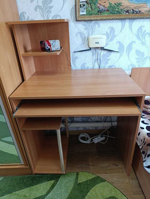 Стіл комп'ютерний