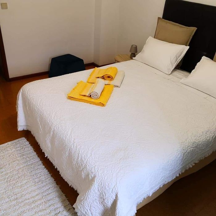 Apartamento T2 com garagem e elevador para arrendamento anual