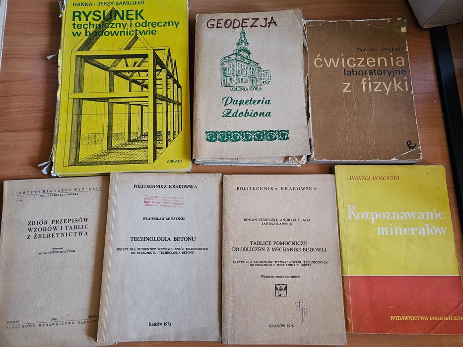 Rysunek techniczny Geodezja Rozpoznawanie minerałów Skrypty Politechn.