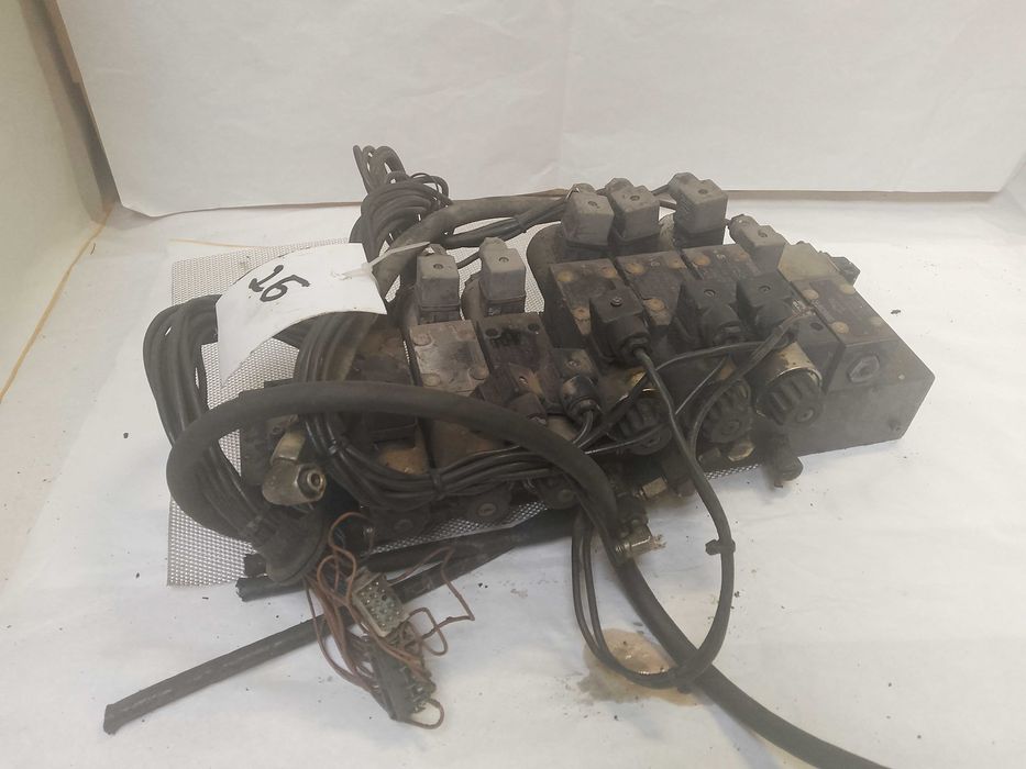 ROZDZIELACZ 24V hydrauliczny z cewkami