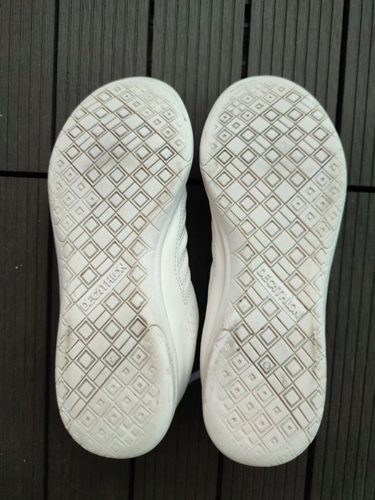 Buty halówki. DECATHLON