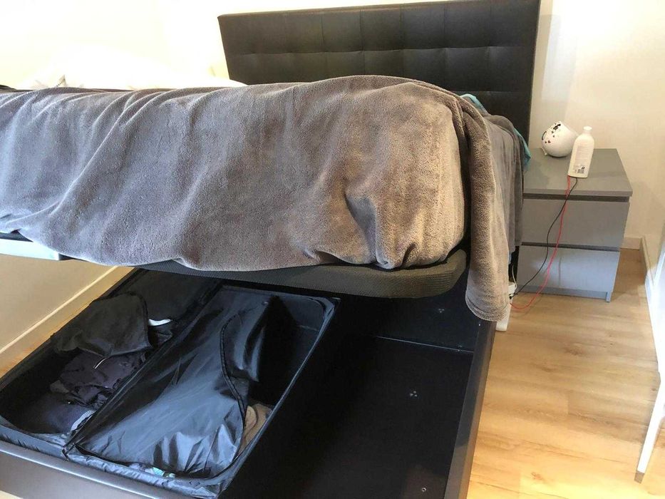 Mobilia IKEA em estado excelente (sala e quarto com cama de casal)