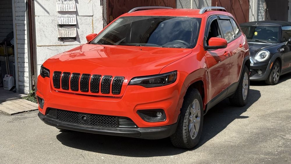 Бампер передний Jeep CHEROKEE 2019-2023