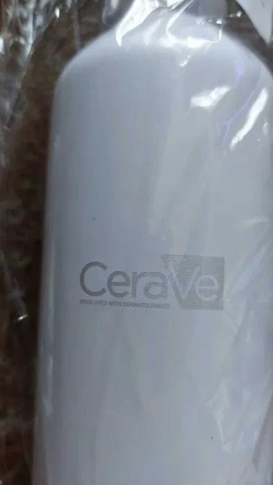Спортивная бутылка CeraVe для воды