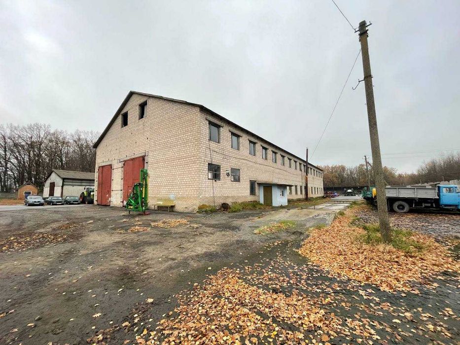 Продаж тракторна майстерня Вінницька обл. с. Нова Гребля (3 281,1 м2)