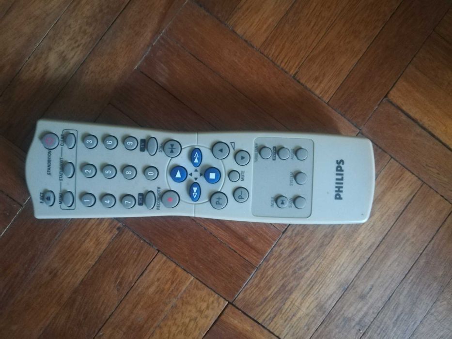 Gravador de vídeo VHS Philips VR630