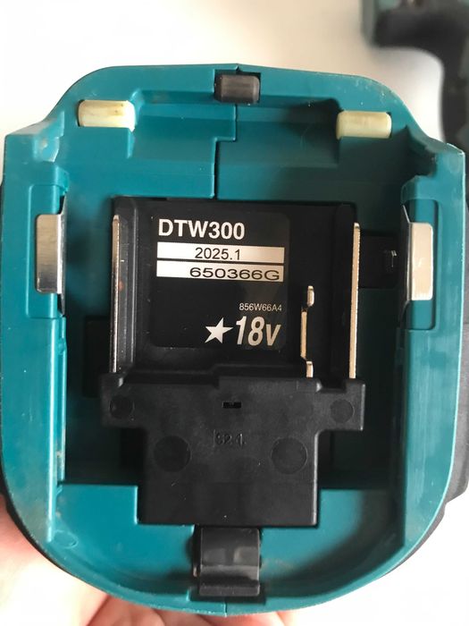 Гайковерт безщітковий ударний Makita DTW300 з Англії