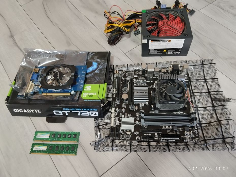 Płyta główna GA-78LMT Karta GT 730