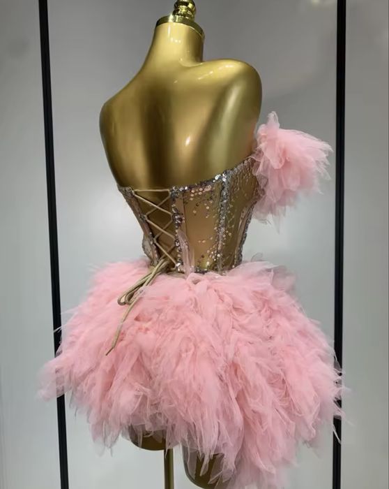 Rozowa sukienka pióra doda piorka zdobiona exclusive butik