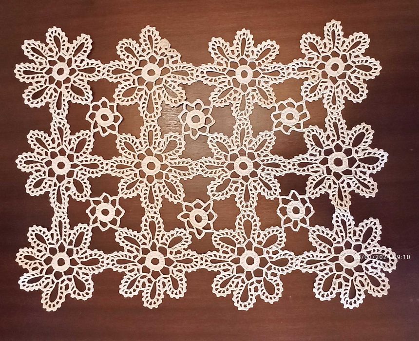 Naperon de crochet antigo, feitos à mão, de cor cru