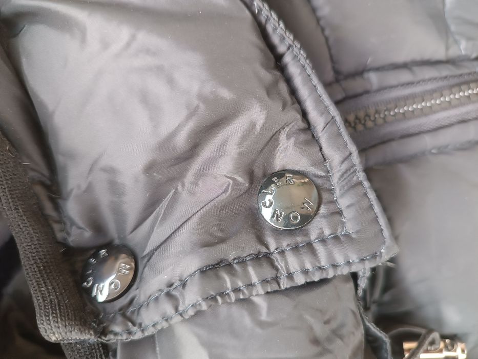 Casaco Moncler impecável