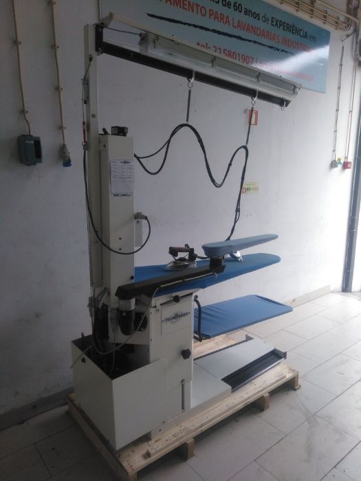 Mesa de Passar Industrial com Caldeira e Ferro