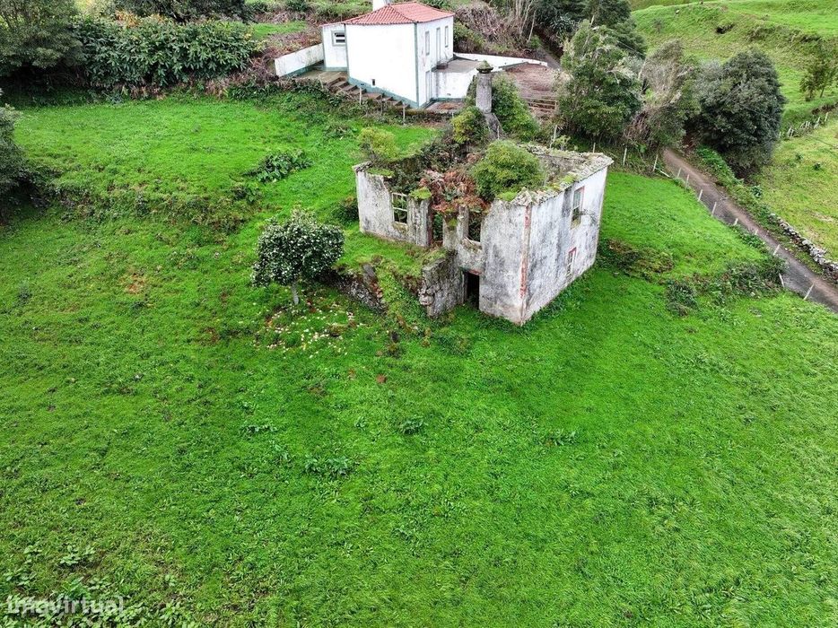 Ruína - Santo António, Santo Espírito
