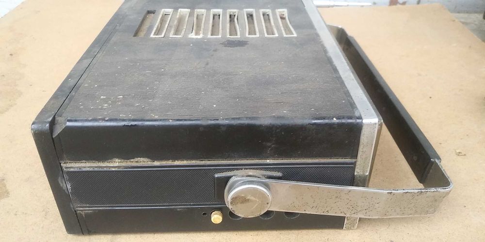 Радиоприемник "Урал"  (Урал-Авто), белая шкала, очень редкий приемник