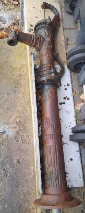 Pompa ręczna Abisynka Castorama ozdobna z podstawą