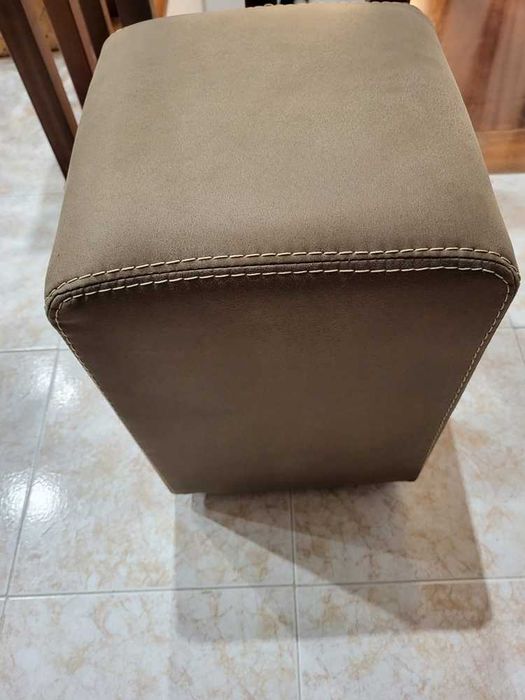 Bancos em Pele Camurça