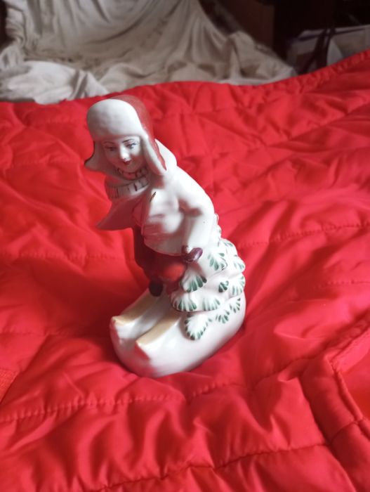 Статуэтка фарфоровая Лыжник 1950-е СССР