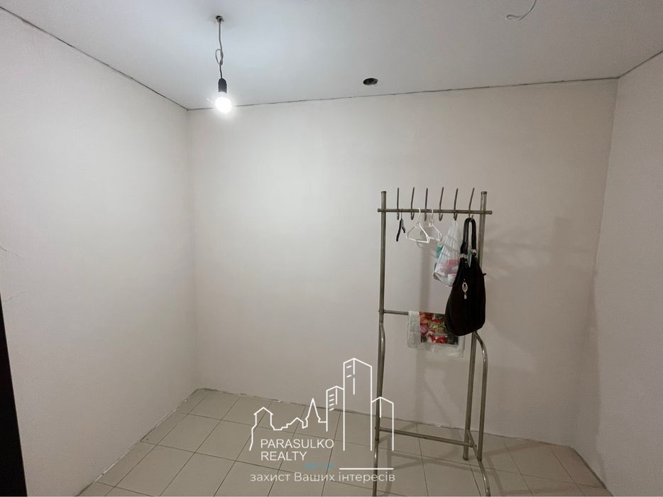 Продам велику 3-х кімнатну квартиру з терасою