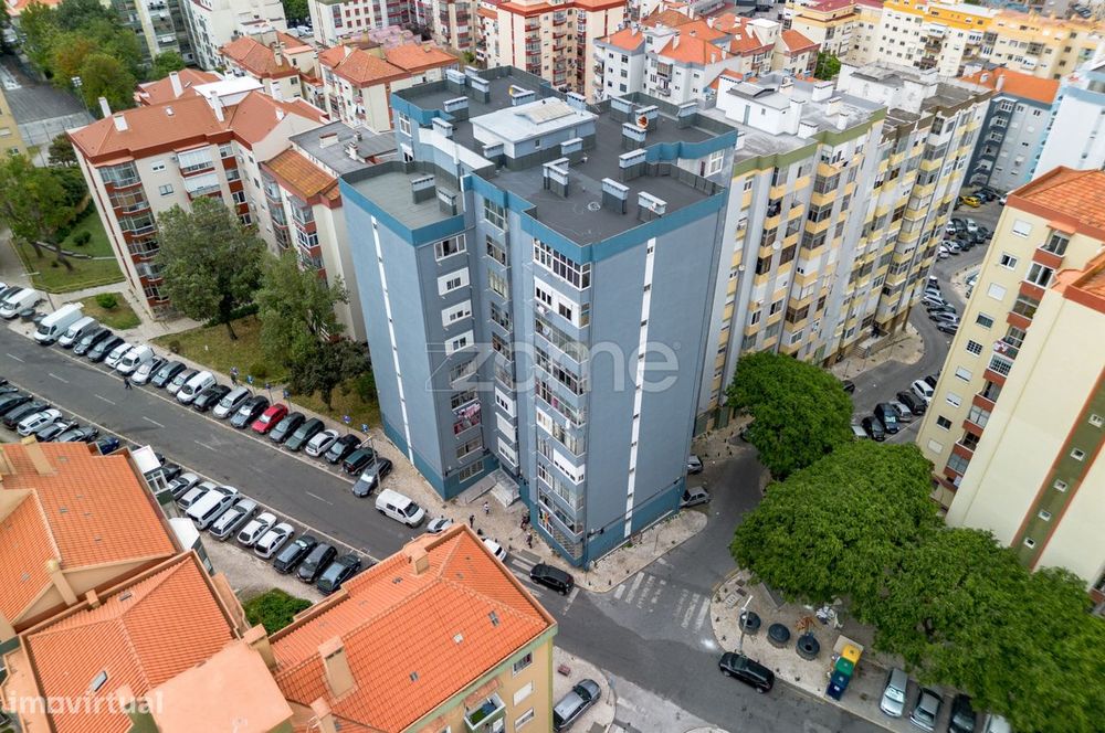 T1 a 5 mins da Estação da Reboleira