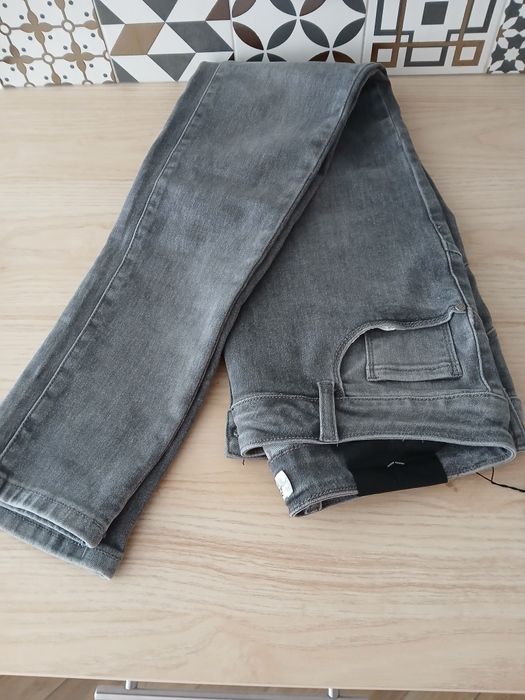 Damskie spodnie jeansowe