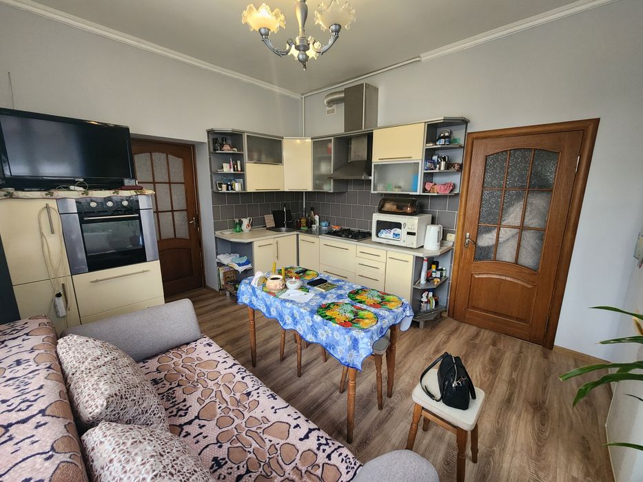 Продам півособняк в центральні частині міста 74м2