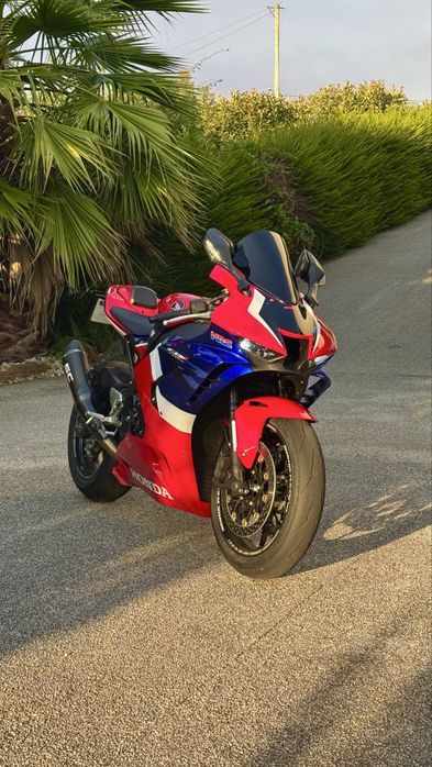 Honda CBR1000RR-R Fireblade + Extras