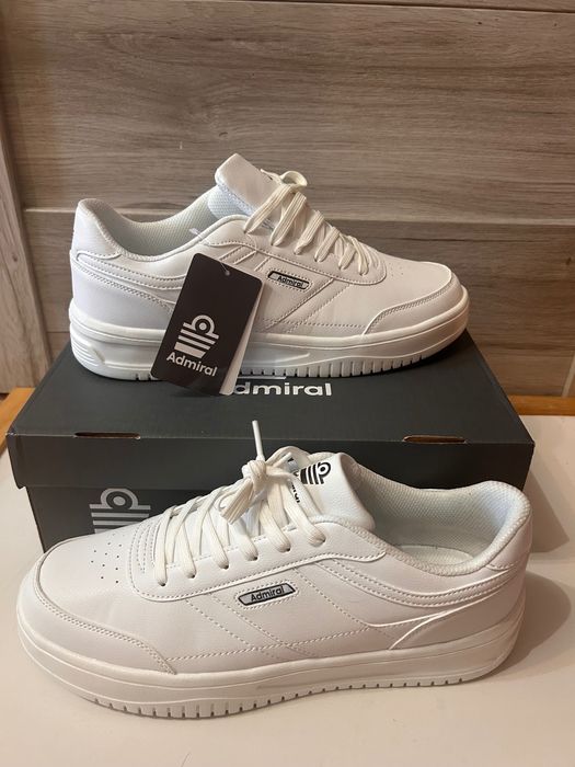 Чоловічі білі кросівки