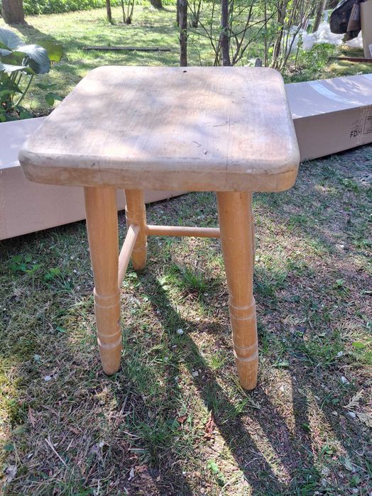 Stolek taboret drewniany
