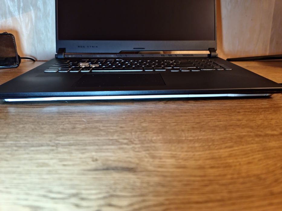 Rog STRIX g17 713 r9 5900hx, 6800m 12 gb, 32 gb ram 1t ssd,