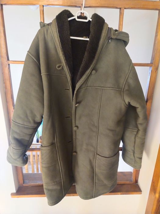 Kożuch damski Eco, przed kolana, z kapturem - kolor: oliwkowy, duże XL