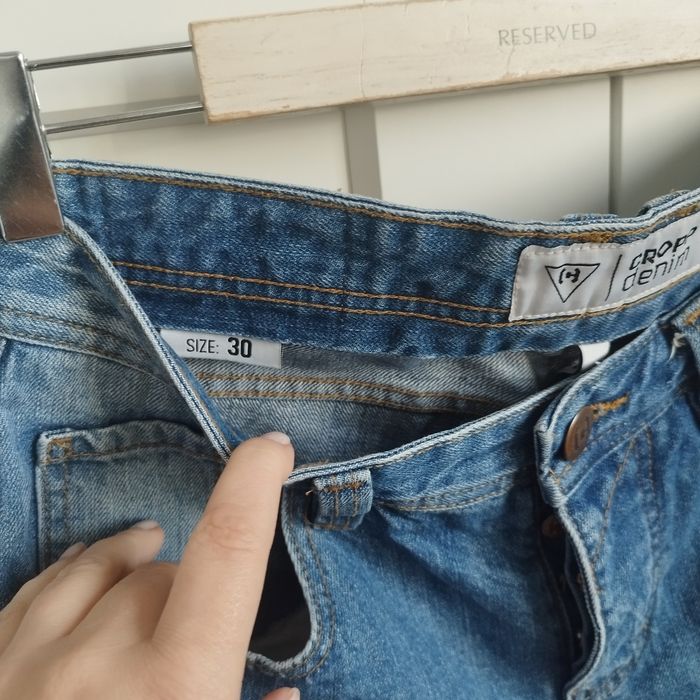 Krótkie spodenki jeansowe Cropp